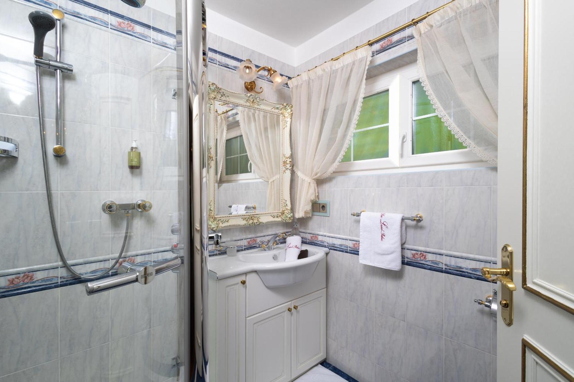 B&B Das Land-Palais - Private Mountain Hideaway Селва дей Молини Екстериор снимка