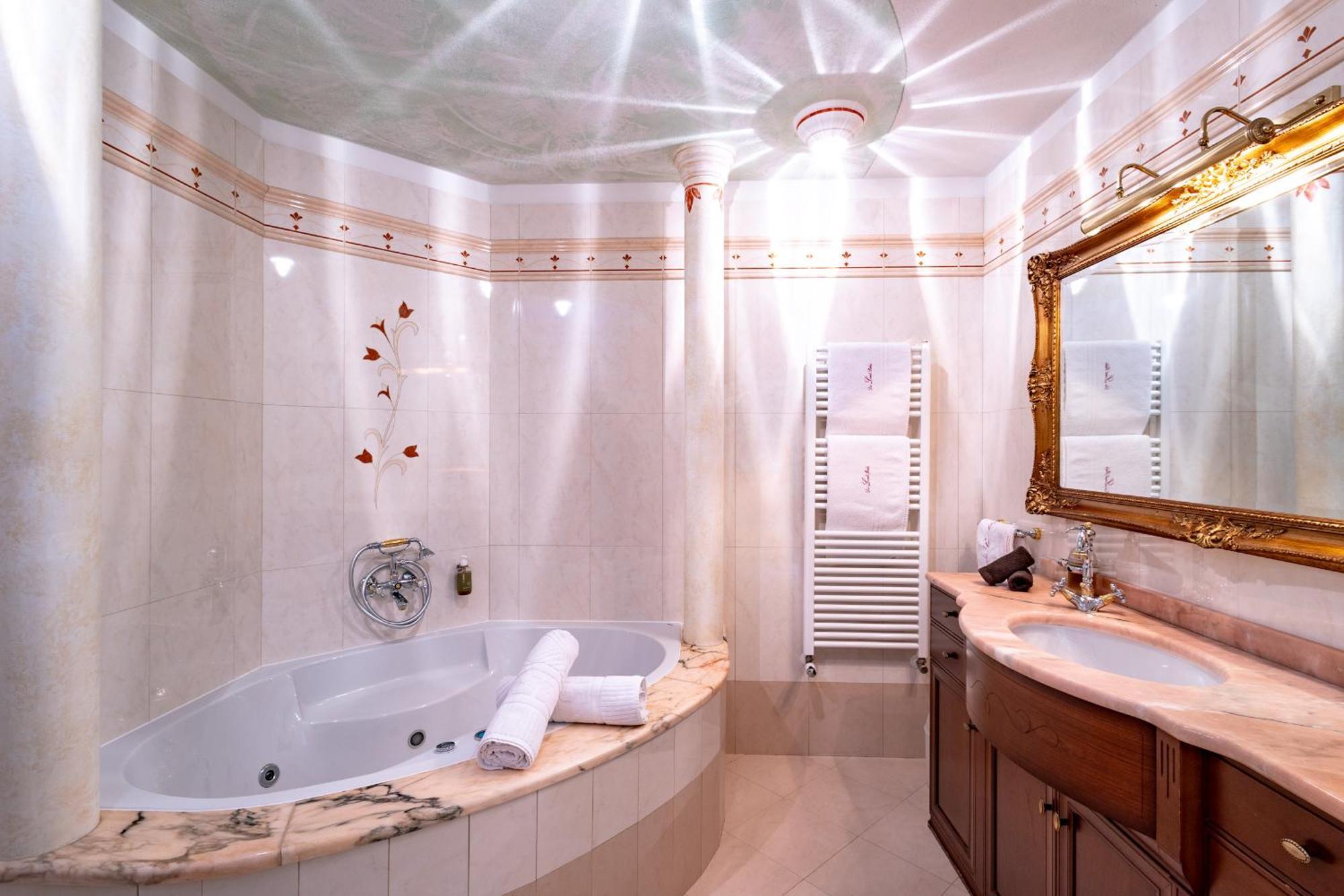 B&B Das Land-Palais - Private Mountain Hideaway Селва дей Молини Екстериор снимка